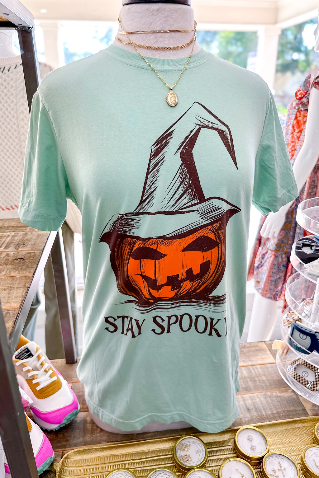 STAY SPOOKY GRAPIC TEE